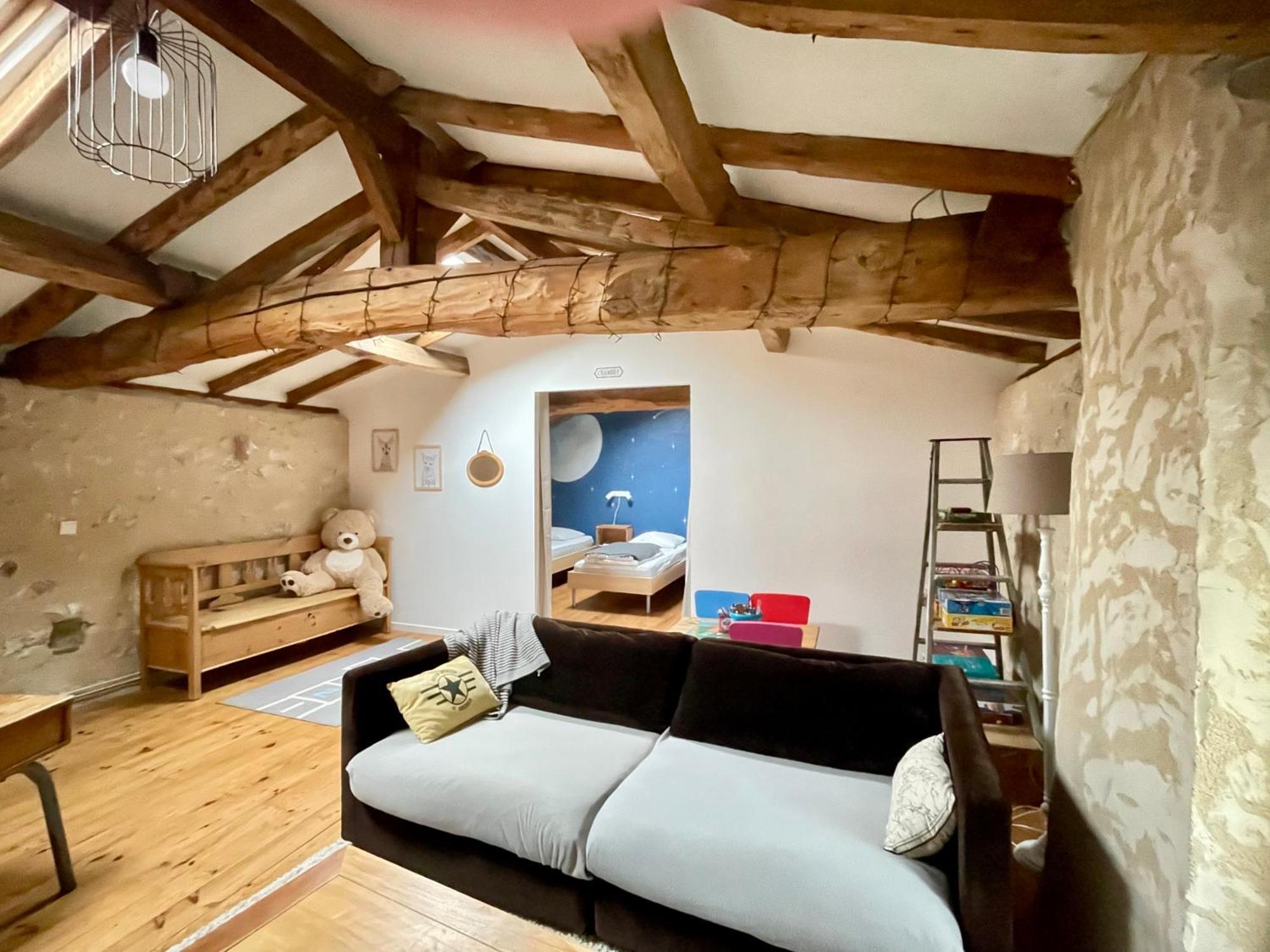 Les Regniers - 2 Gites Voisins Pour Familles Et Groupes Eynesse Exterior photo